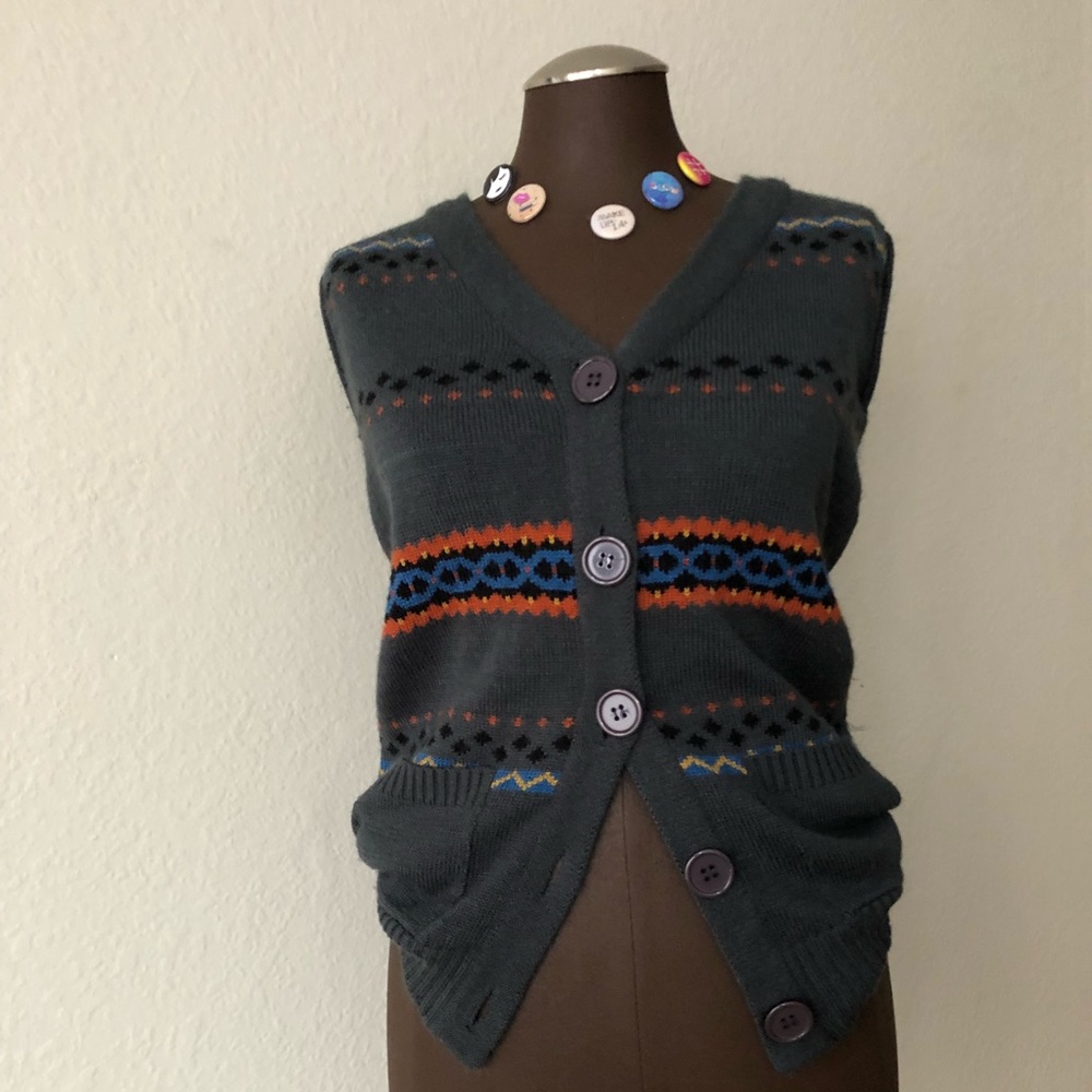 Patterned button vest 🌚 - Picture 3 of 5